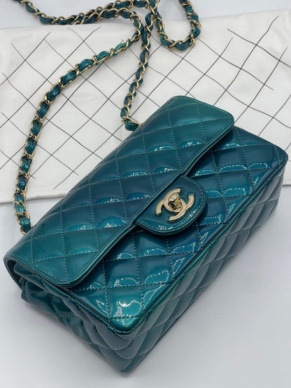 Chanel - Sac mini classique timeless 20 verni bleu vert - Les Folies d&