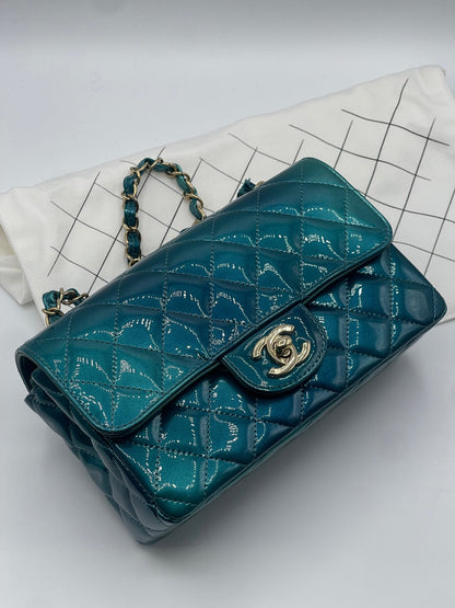 Chanel - Sac mini classique timeless 20 verni bleu vert - Les Folies d&