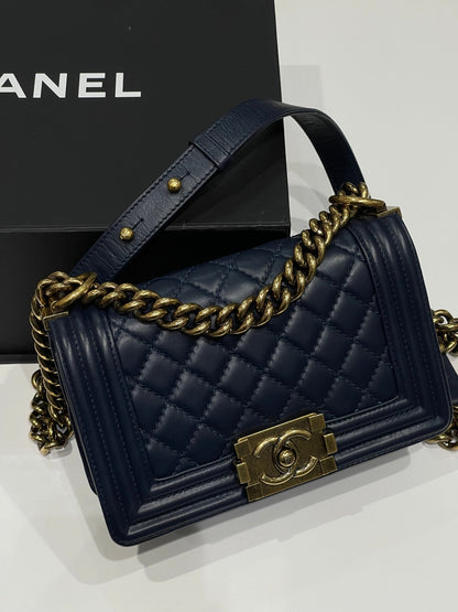 Chanel - Sac Petit Boy bleu nuit - Les Folies d&