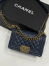 Chanel - Sac Petit Boy bleu nuit - Les Folies d&