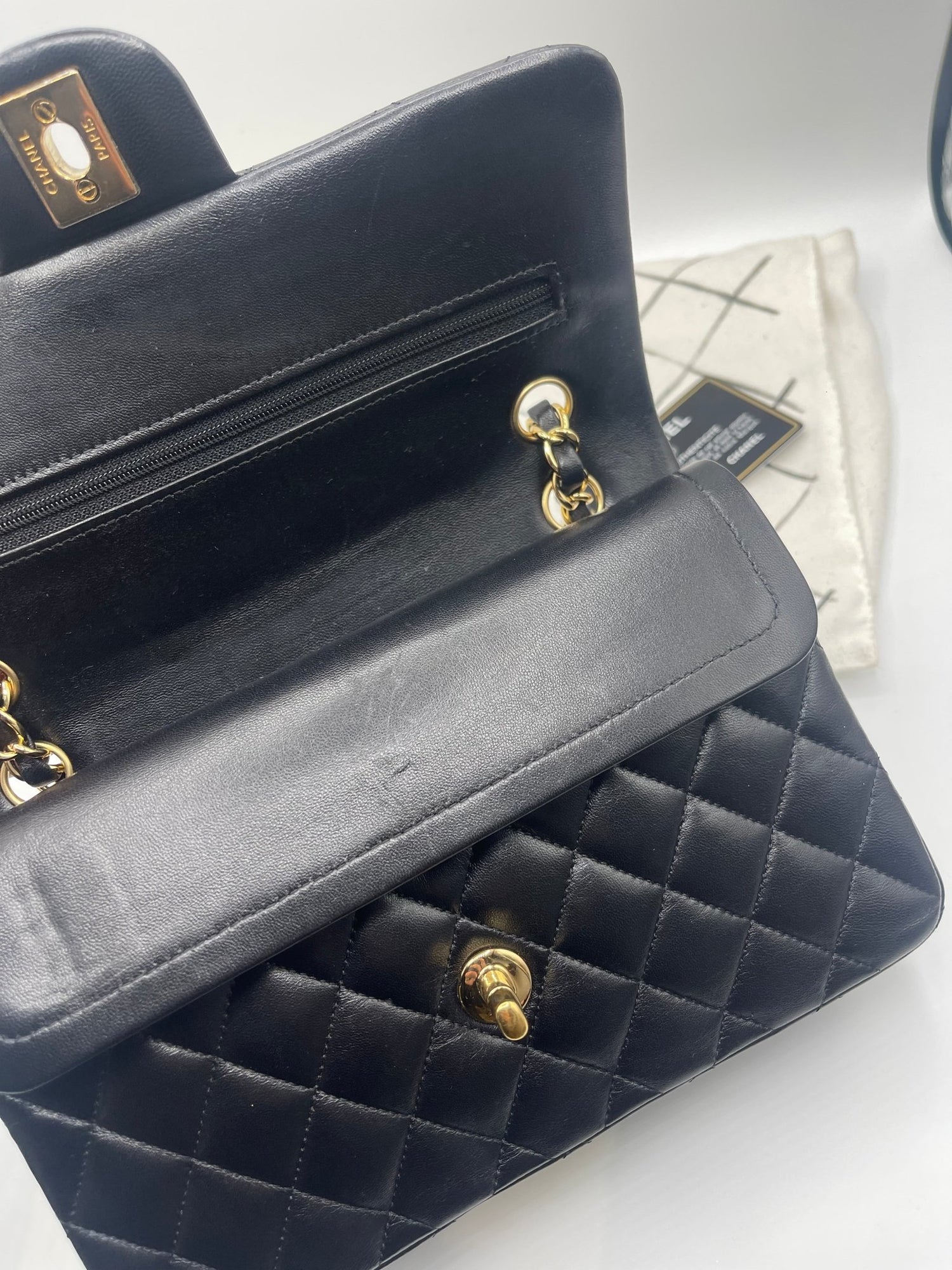 Chanel - sac petit classique cuir noir - Les Folies d&