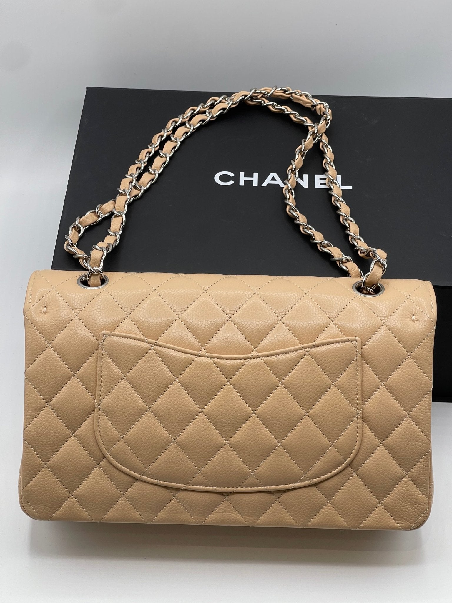 Chanel - Sac Timeless 25 beige caviar - Les Folies d&