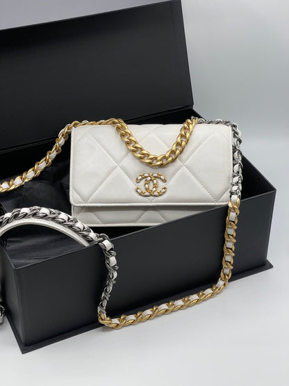 Chanel - Sac wallet on chain 19 blanc - Les Folies d&