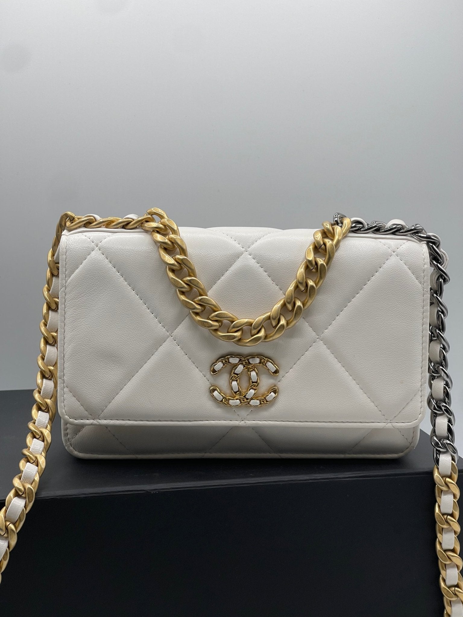 Chanel - Sac wallet on chain 19 blanc - Les Folies d&