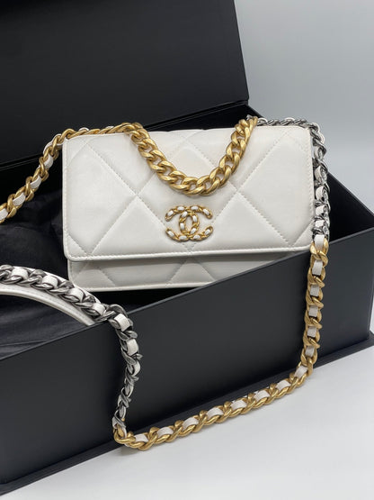 Chanel - Sac wallet on chain 19 blanc - Les Folies d&