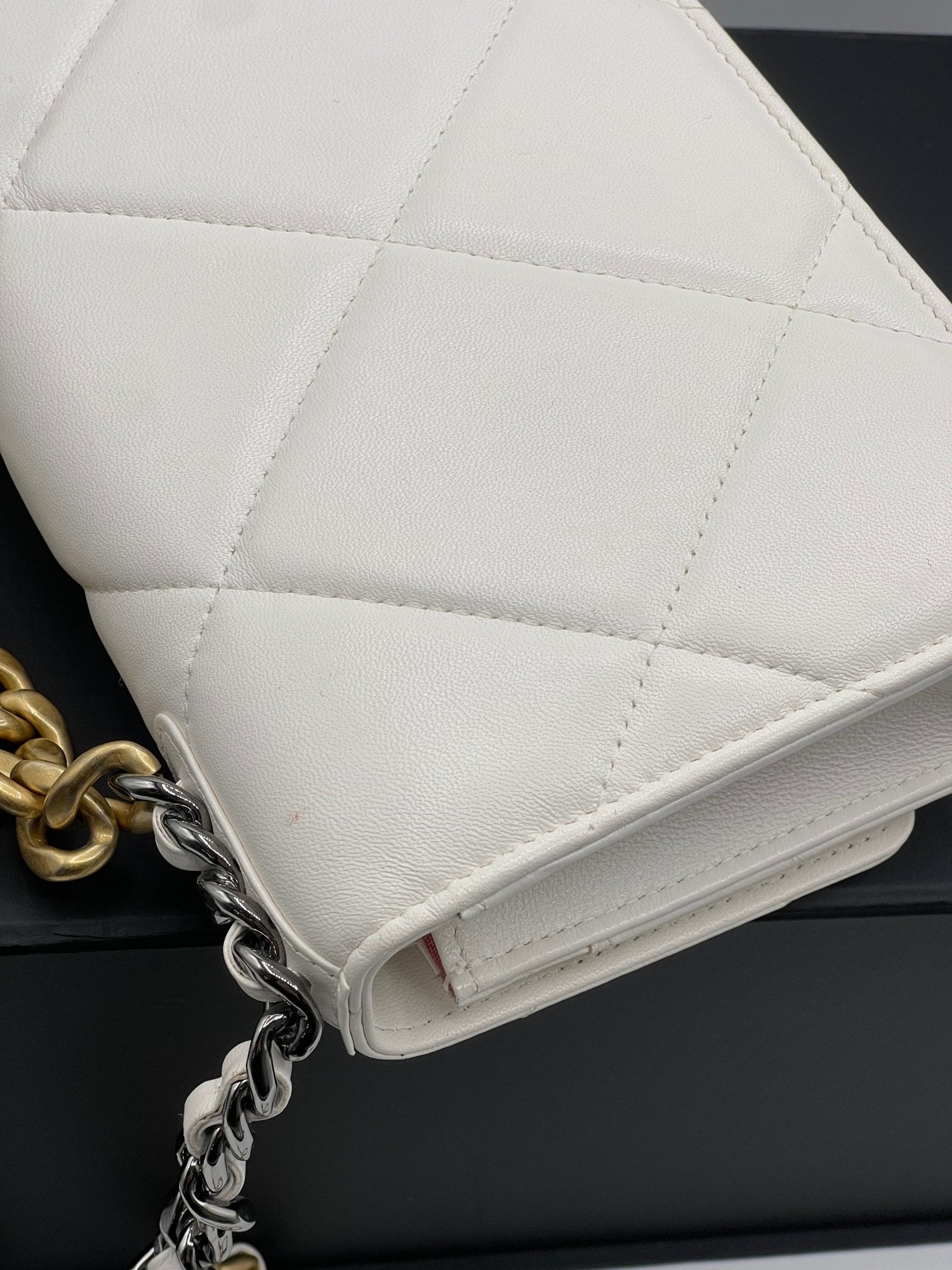 Chanel - Sac wallet on chain 19 blanc - Les Folies d&