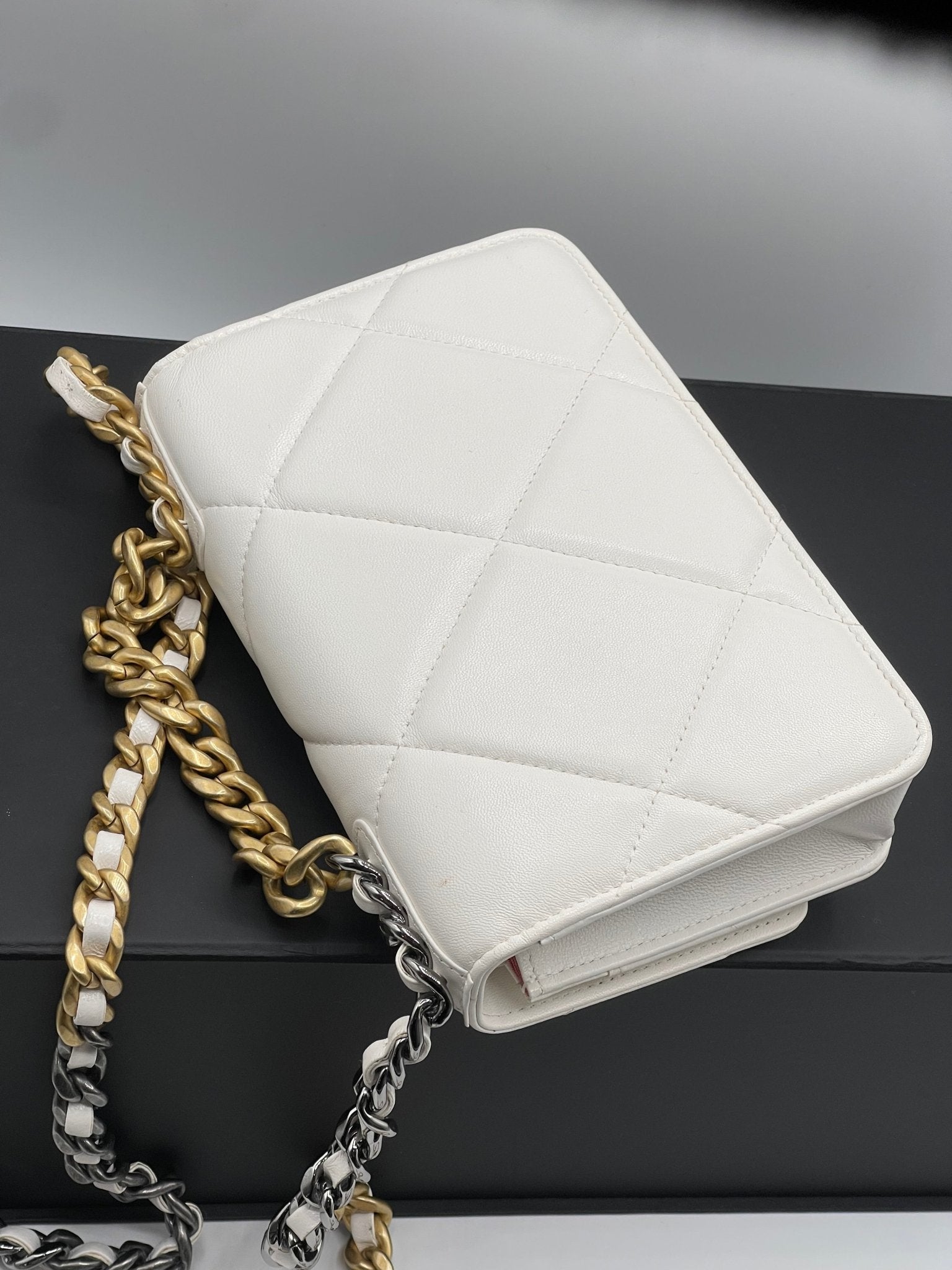 Chanel - Sac wallet on chain 19 blanc - Les Folies d&