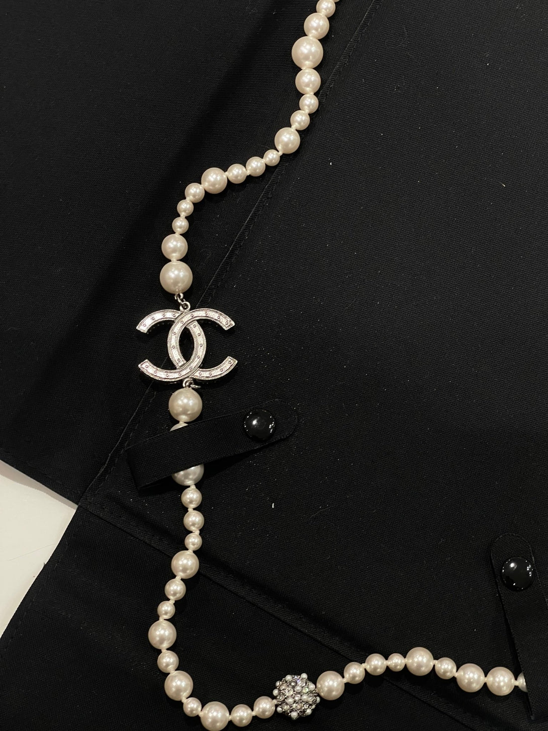 Chanel - Sautoir perles et srass CC - Les Folies d&