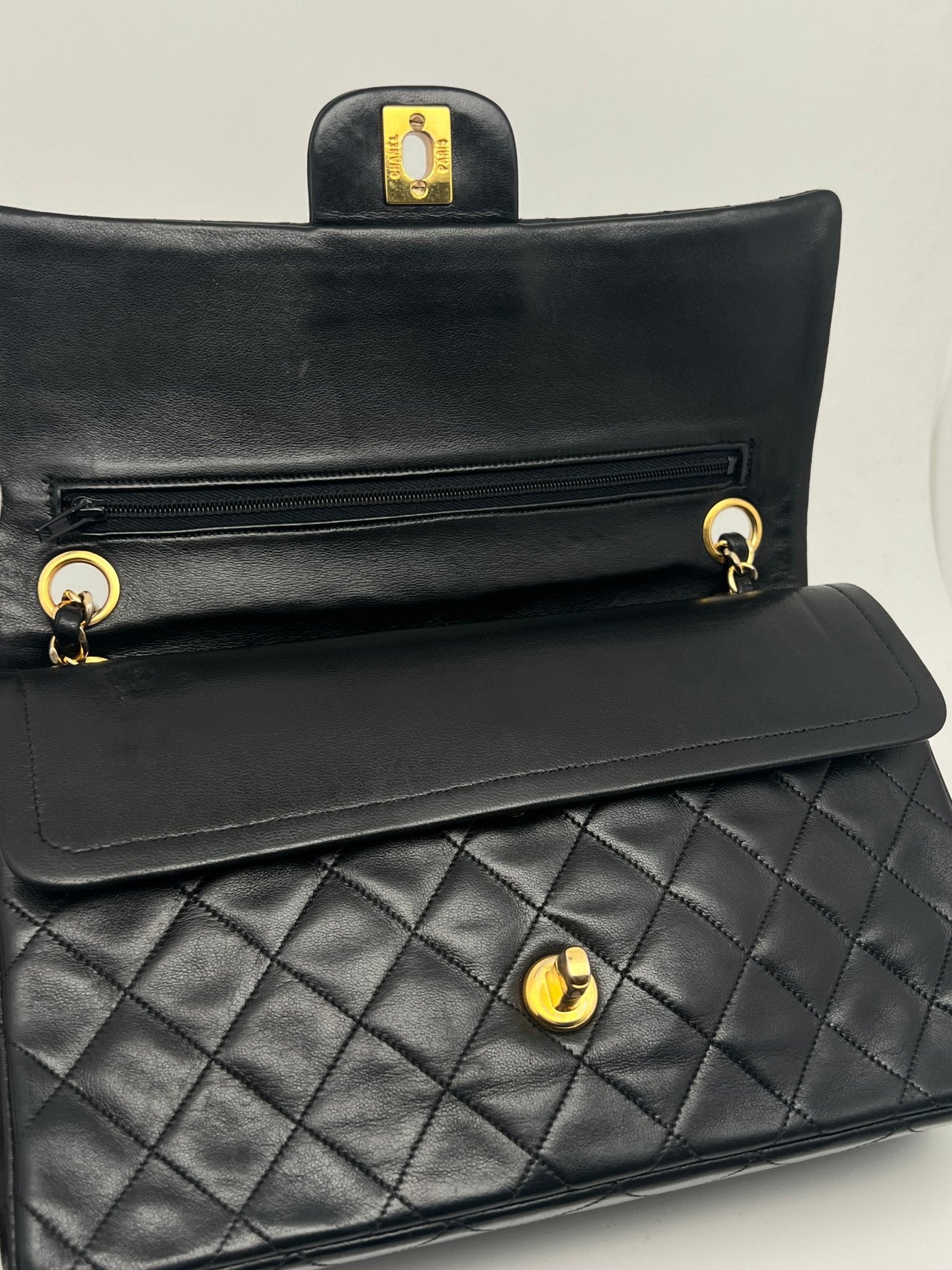 Chanel Timeless classique Noir M Sac - Les Folies d&