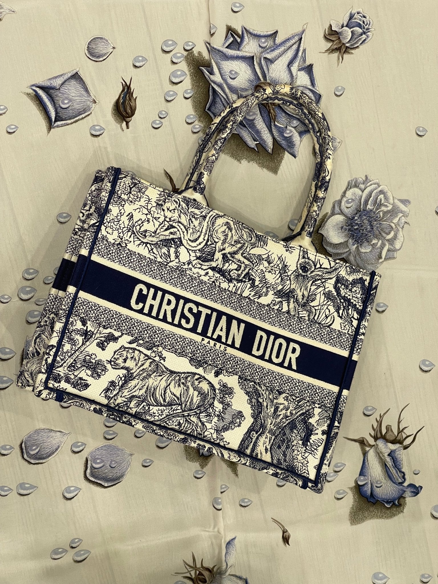 Dior - Sac Book Tote Bag médium toile de jouy - Les Folies d&