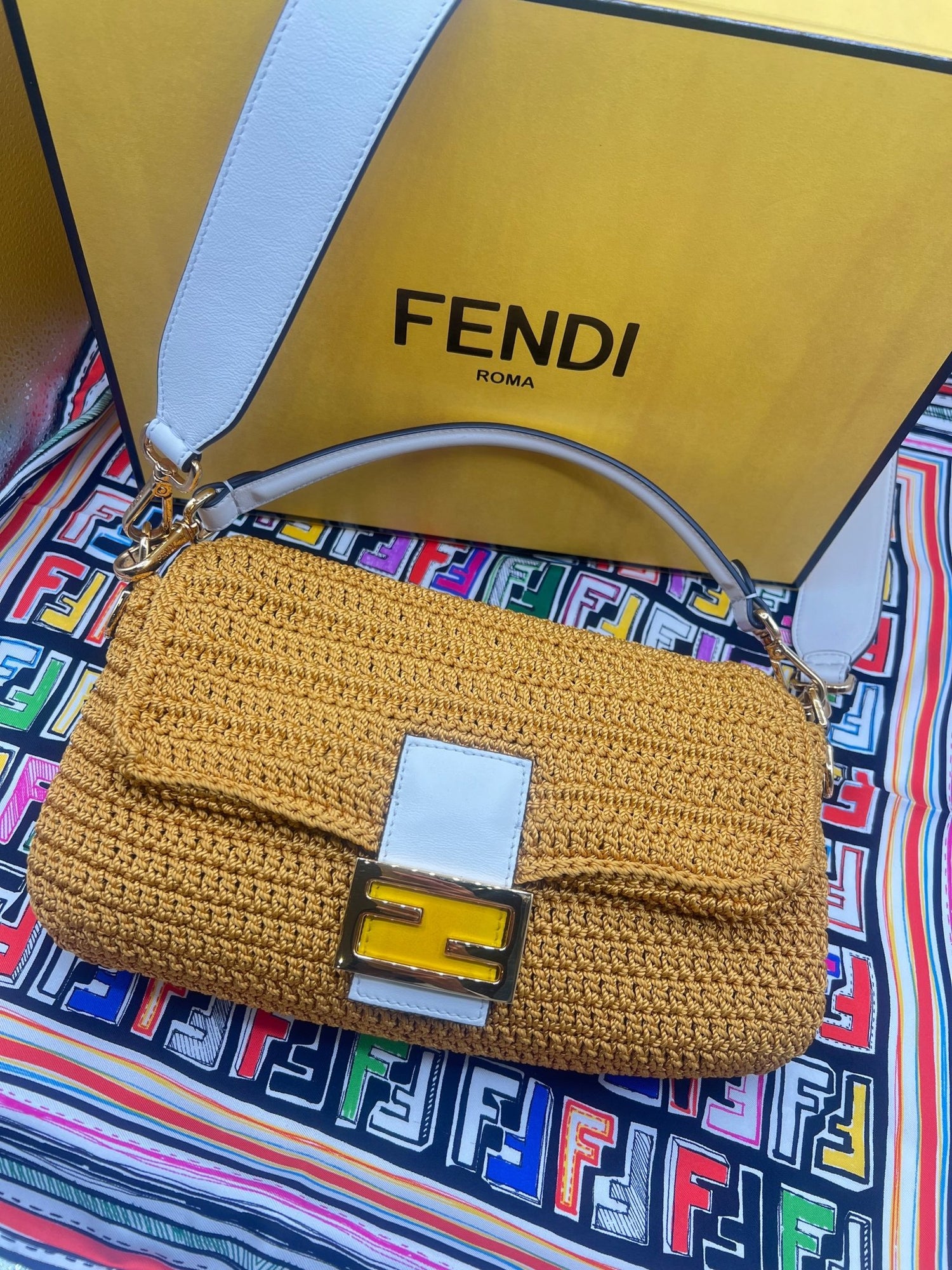 FENDI - sac baguette crochet - Les Folies d&