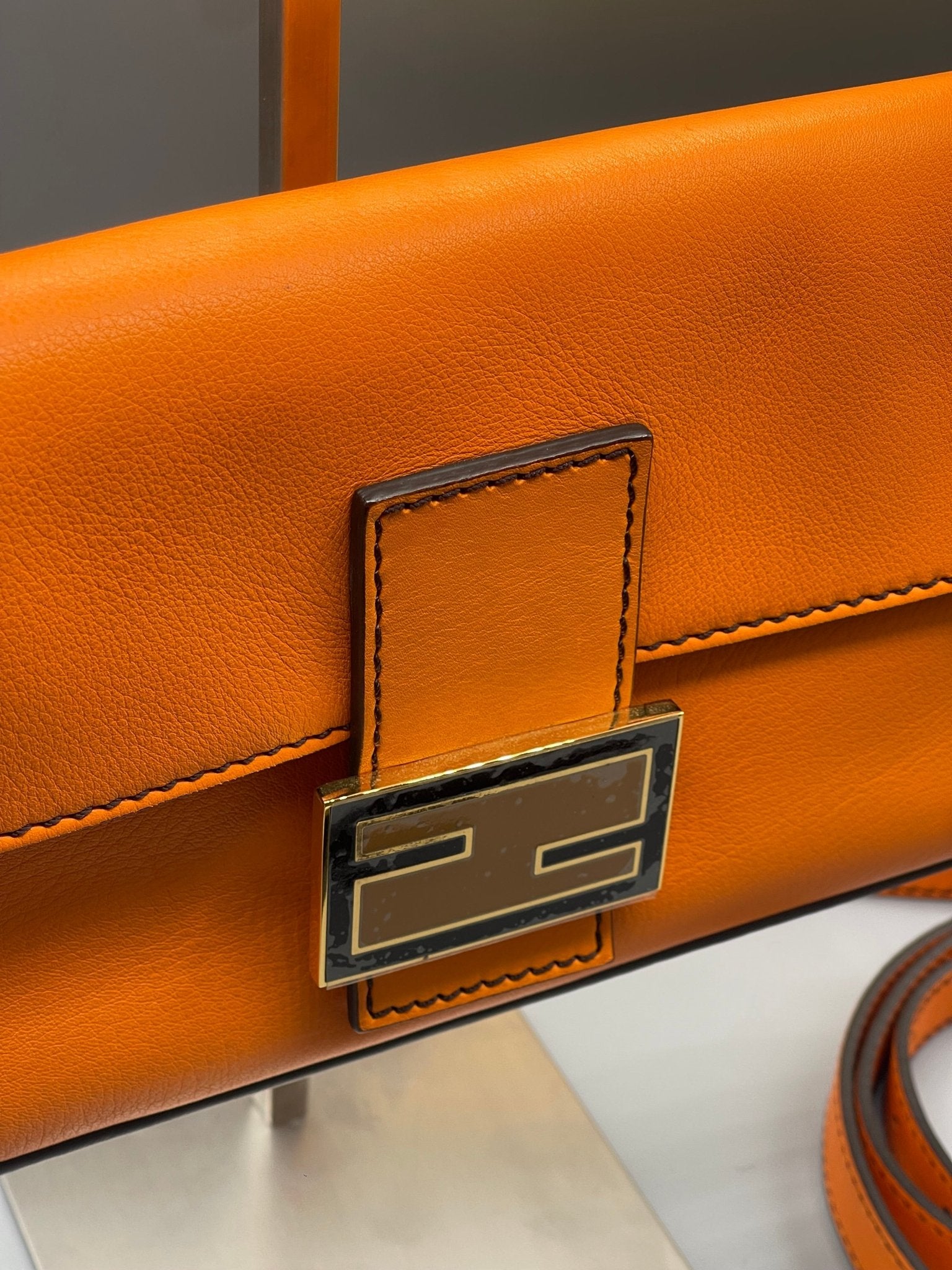 Fendi - Sac Baguette orange - Les Folies d&