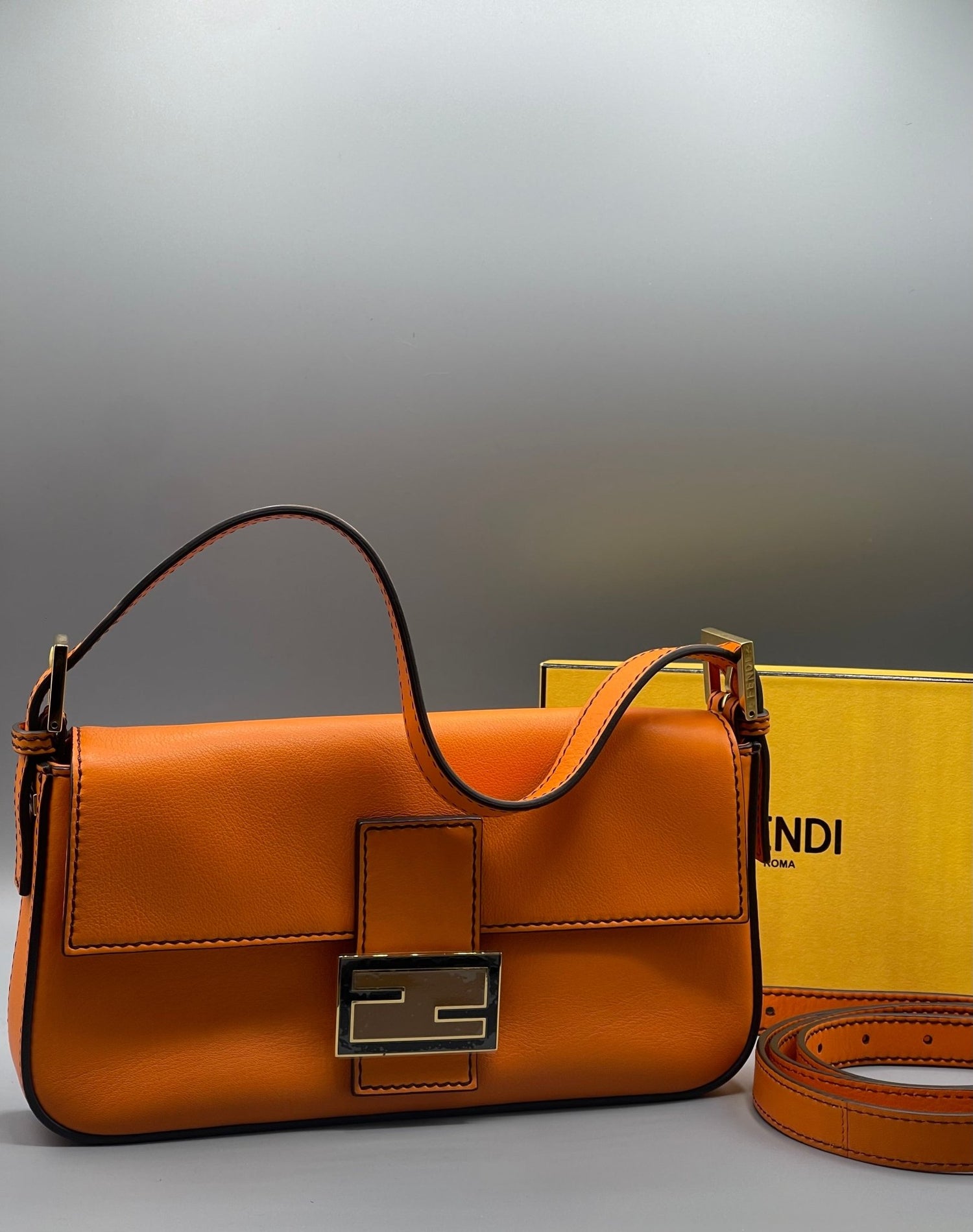 Fendi - Sac Baguette orange - Les Folies d&