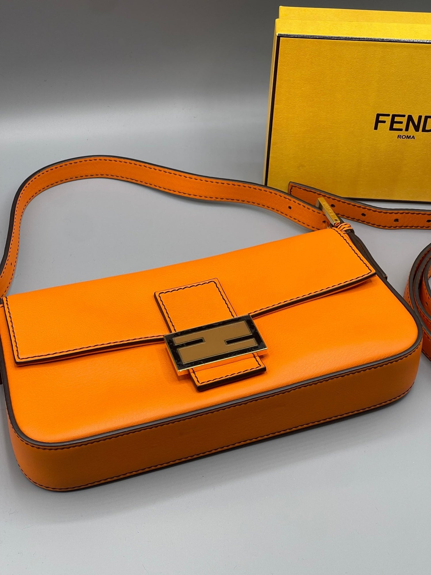 Fendi - Sac Baguette orange - Les Folies d&