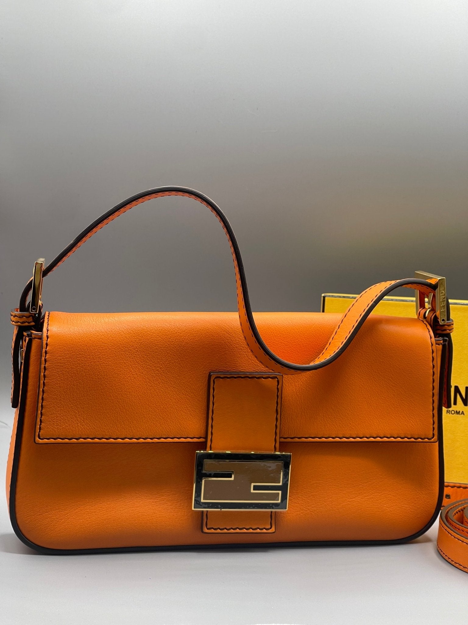 Fendi - Sac Baguette orange - Les Folies d&