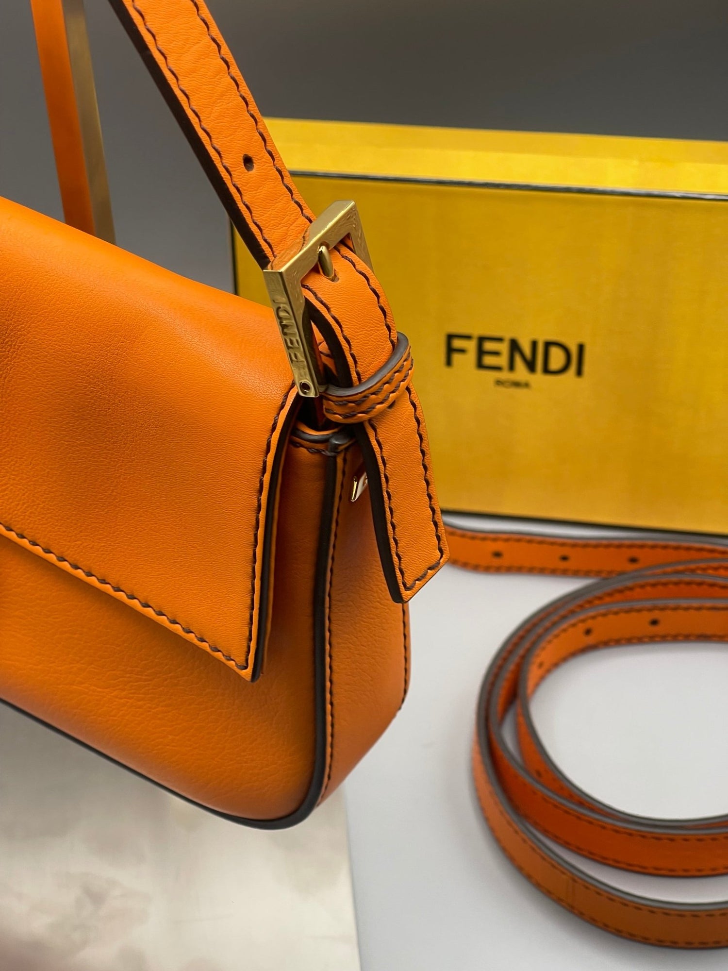 Fendi - Sac Baguette orange - Les Folies d&