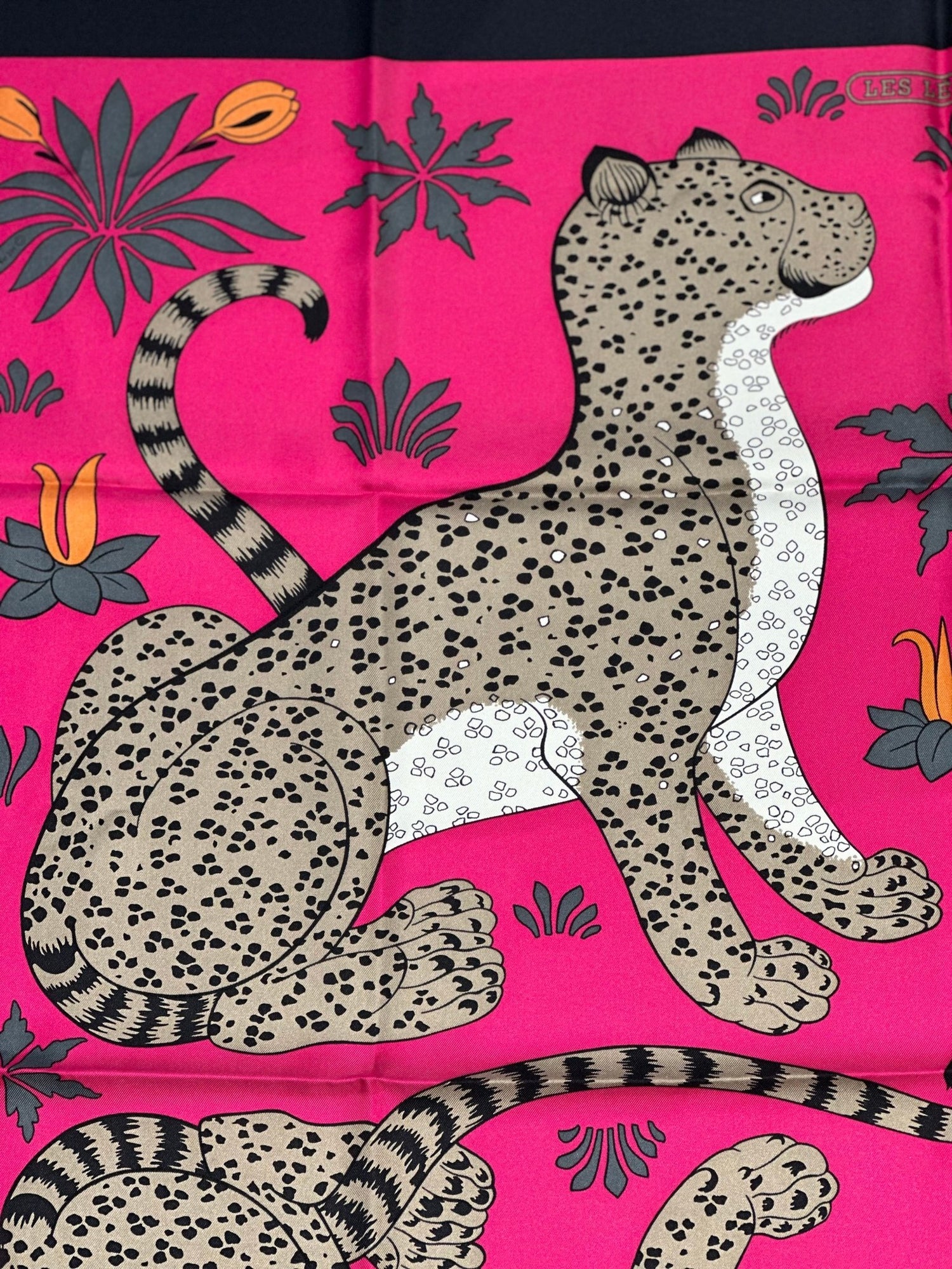 Hermès - Carré 90 « Les léopards » - Les Folies d&