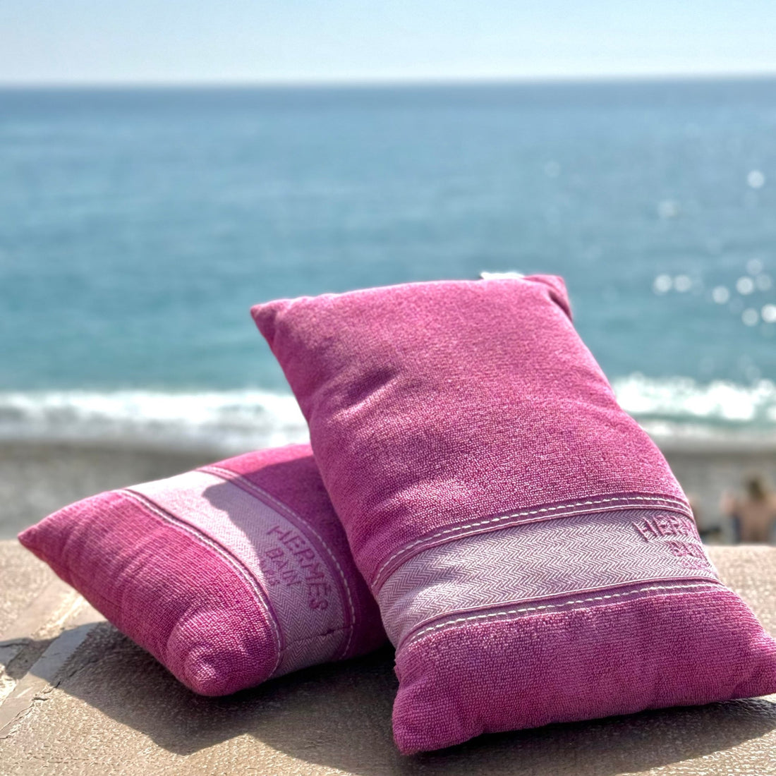 Hermès - Coussin de plage. A l’unité - Les Folies d&