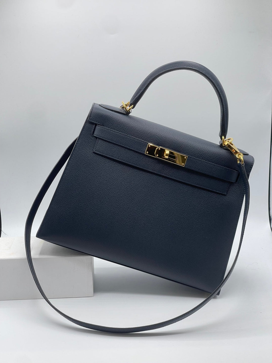 Hermès - Sac Kelly 28 sellier bleu indigo - Les Folies d&