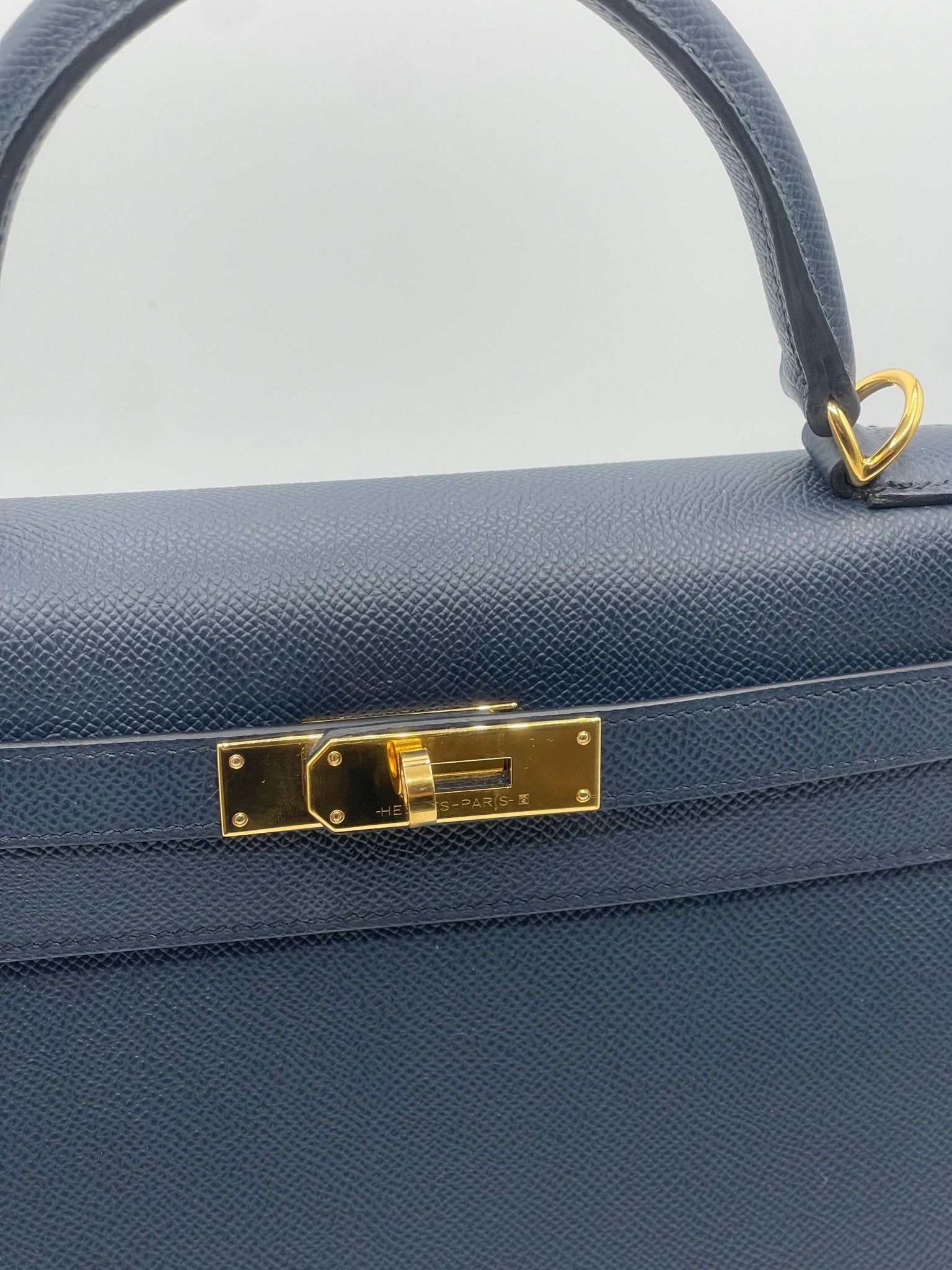 Hermès - Sac Kelly 28 sellier bleu indigo - Les Folies d&