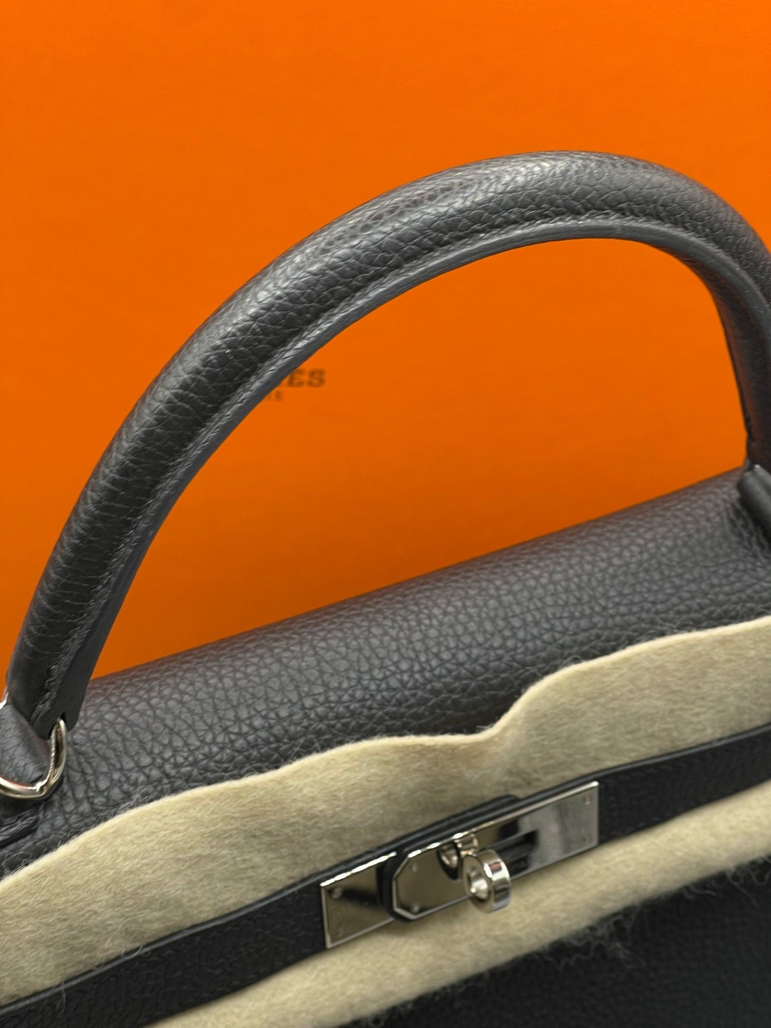 Hermès - Sac Kelly 32 noir Togo - Les Folies d&