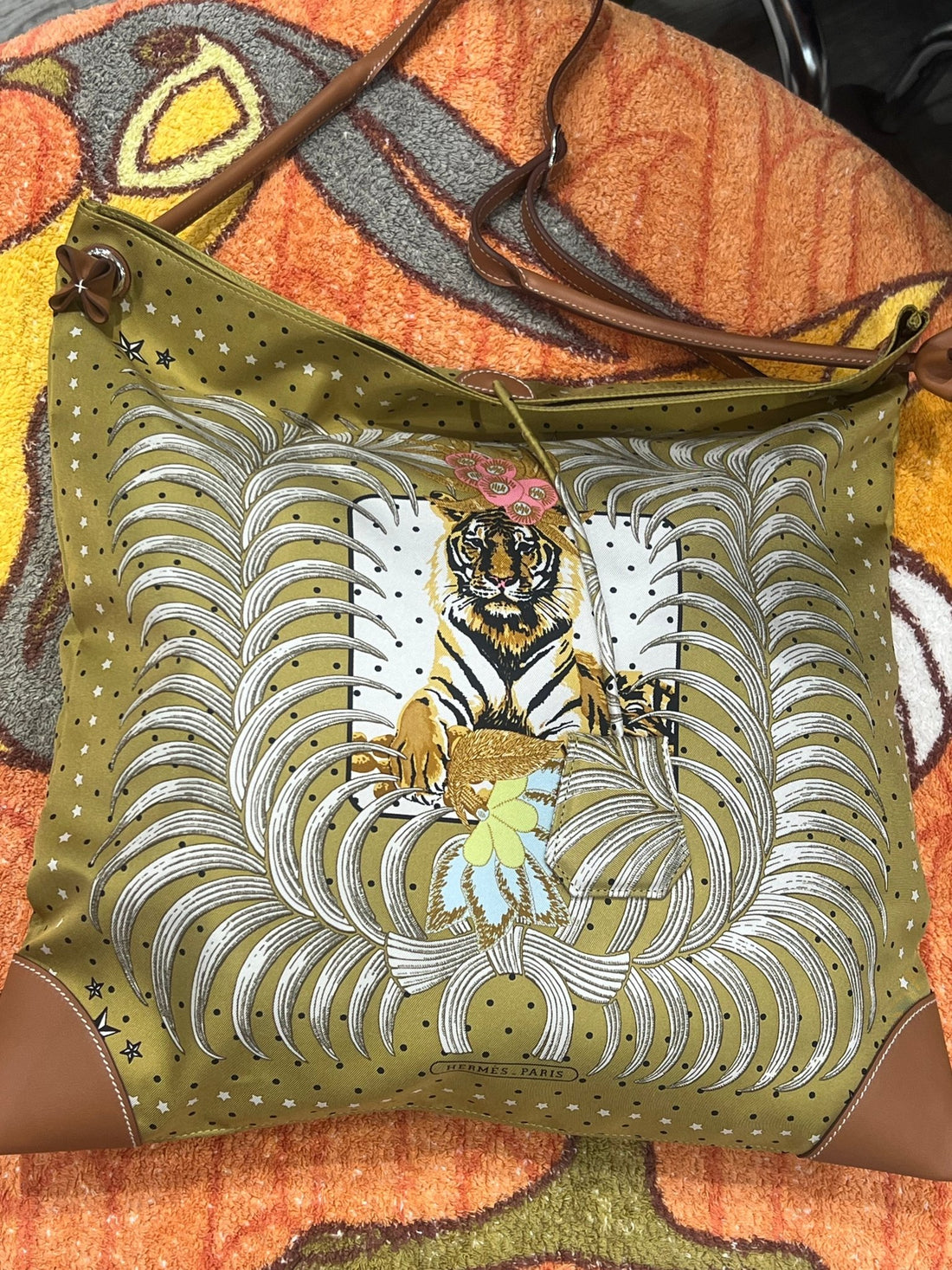 Hermès - sac Silkcity 41 soie tigre royal fleuri - Les Folies d&