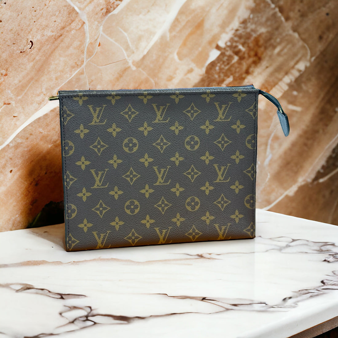 Louis Vuitton - Pochette Voyage MM toile Monogram - Les Folies d&