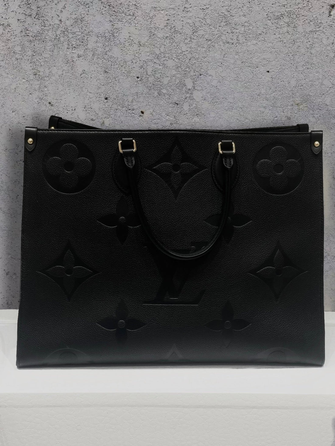 Louis Vuitton - Sac cabas Onthego cuir empreinte noir GM - Les Folies d&