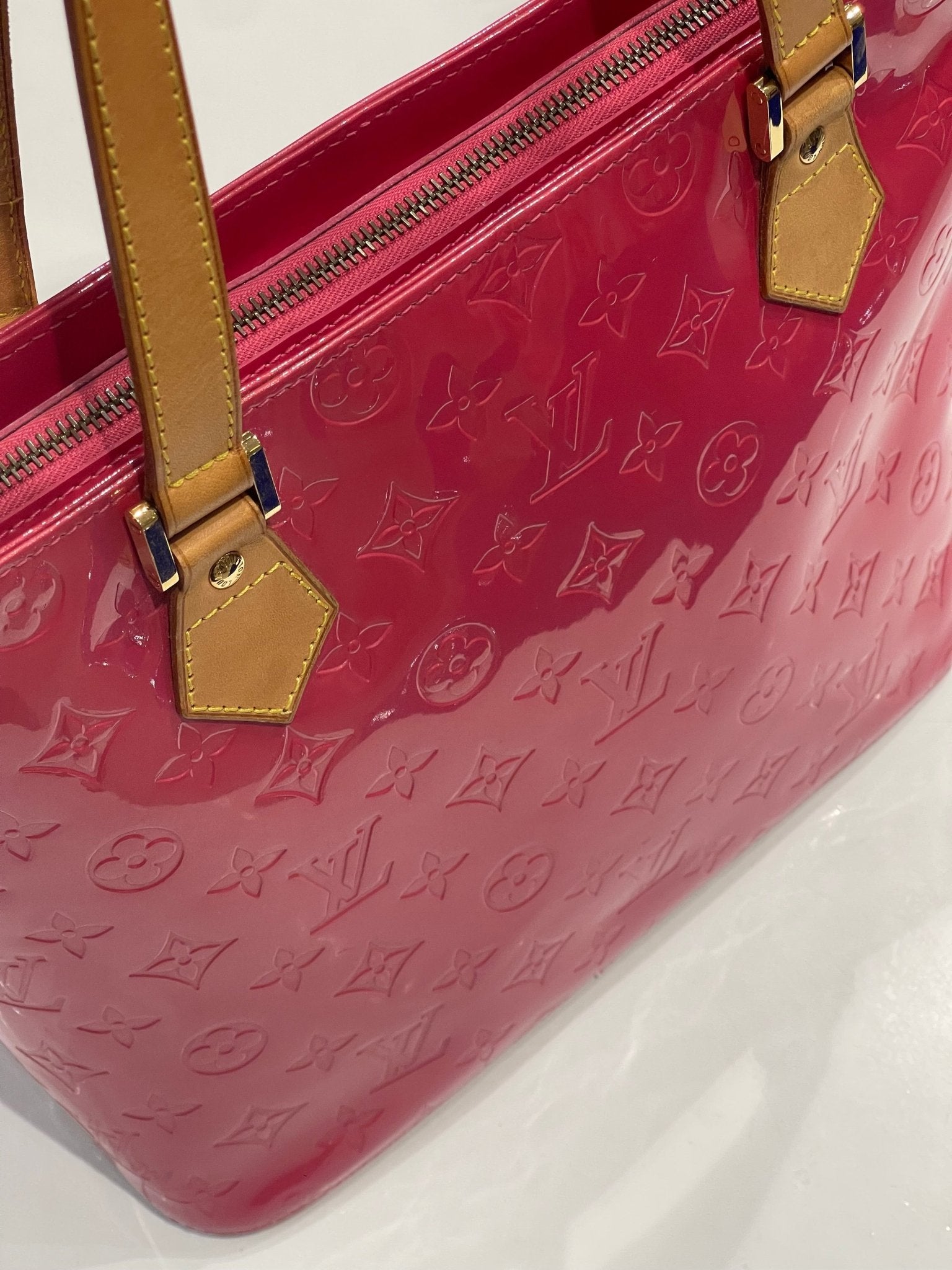 Louis Vuitton - Sac Houston cuir verni monogramme rose - Les Folies d&