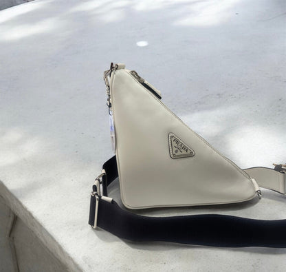 Prada - Sac bandoulière Triangle blanc - Les Folies d&