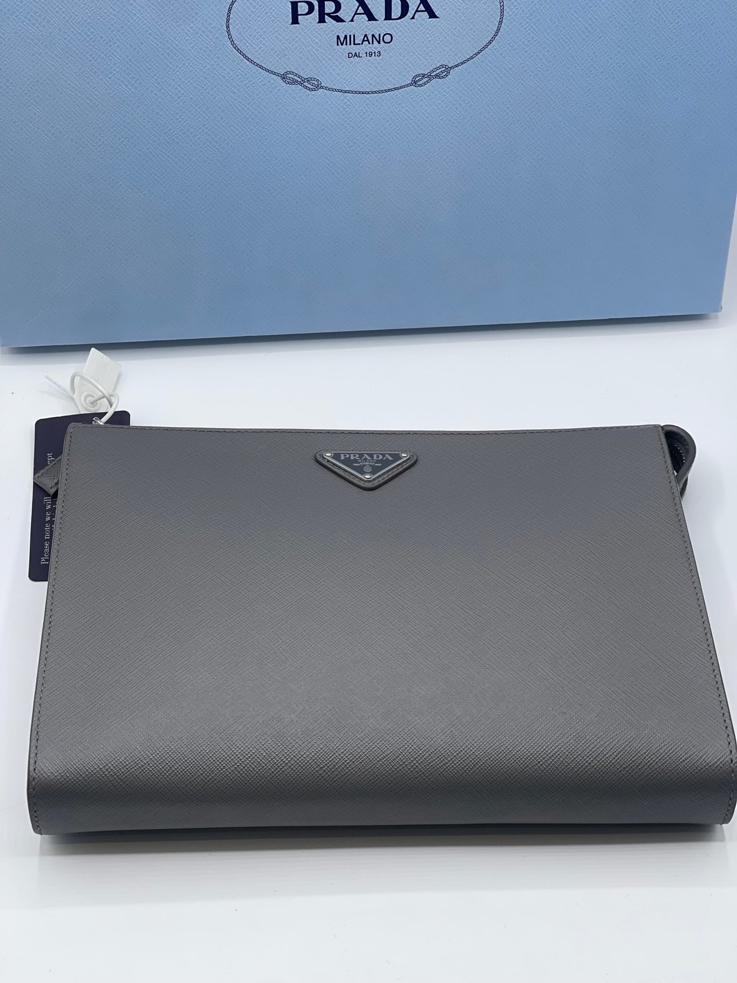 Prada - Sac Pochette cuir saffiano gris marbre - Les Folies d&