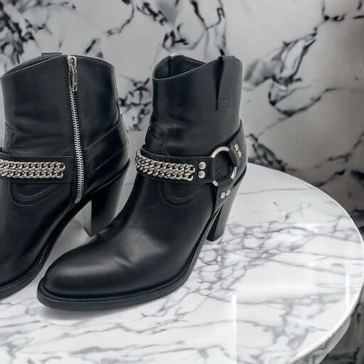 Saint Laurent Leather ankle boots with chain Black 37 Towel plaid cushion Les Folies d Eugenie