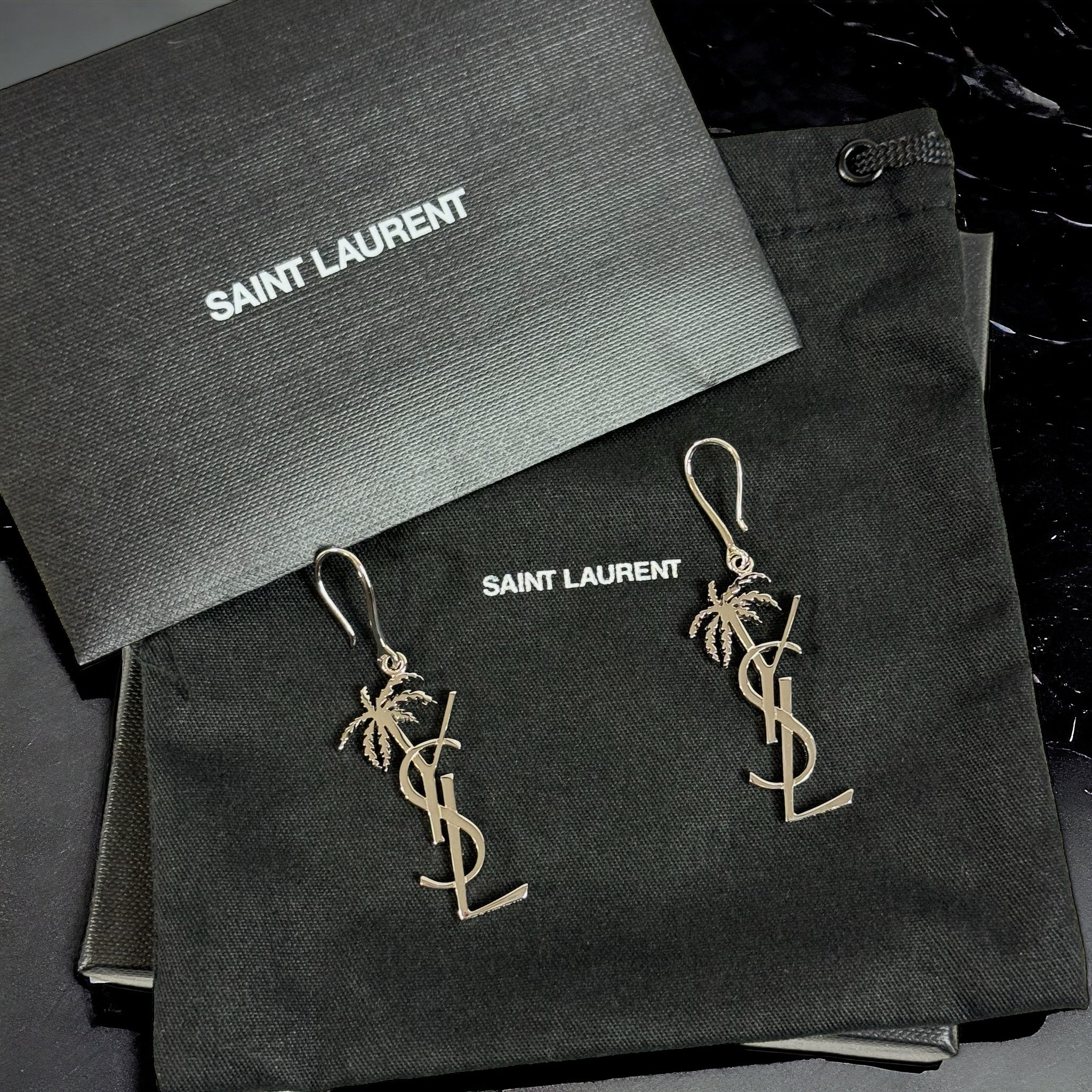 Saint Laurent - Boucles d’oreilles Cassandre Palmier - Les Folies d&