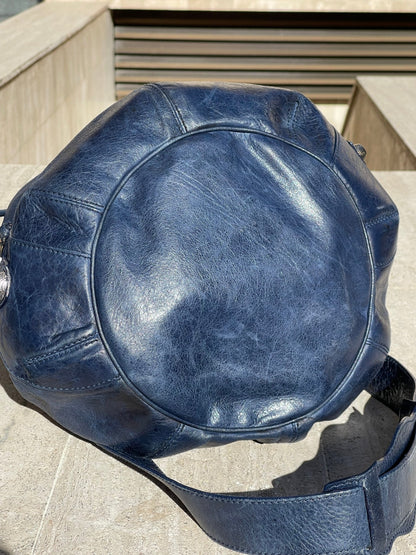 Balenciaga - Sac Pompom bleu marine - Les Folies d&