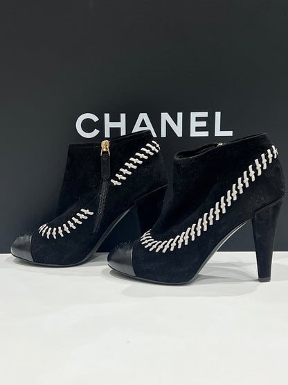 Chanel - boots daim, noir et blanc ￼ - Les Folies d&