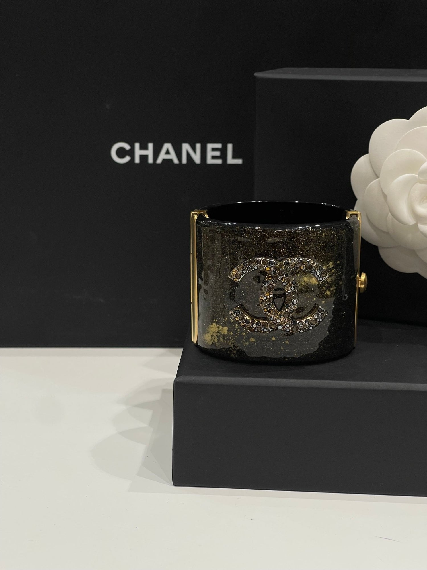 Chanel - Manchette strass bronze - Les Folies d&