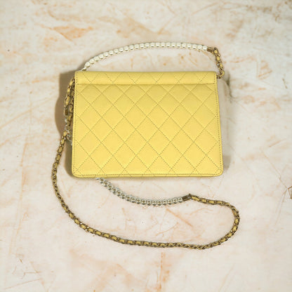 Chanel - Sac à rabat jaune - Les Folies d&