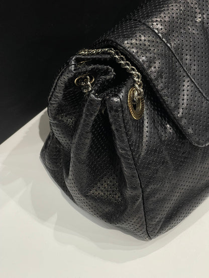 Chanel - sac demoiselle cuir perforé noir - Les Folies d&