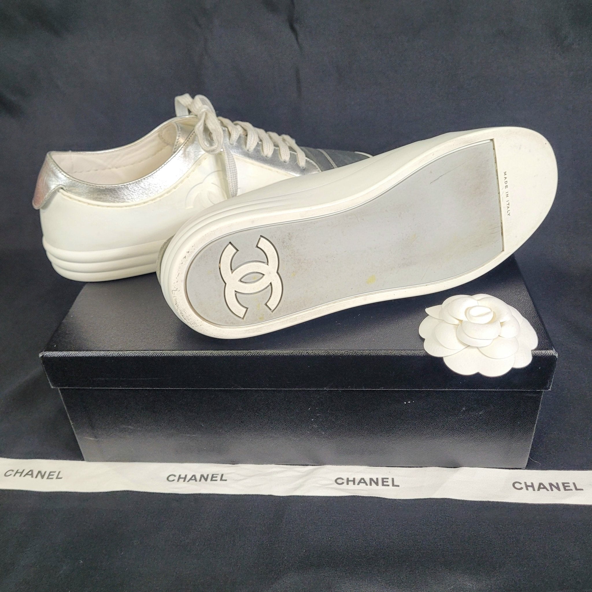 Chanel - Sneakers T39,5 - Les Folies d&