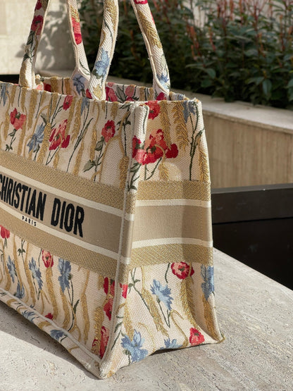 Dior - Sac Book Tote MM - Les Folies d&