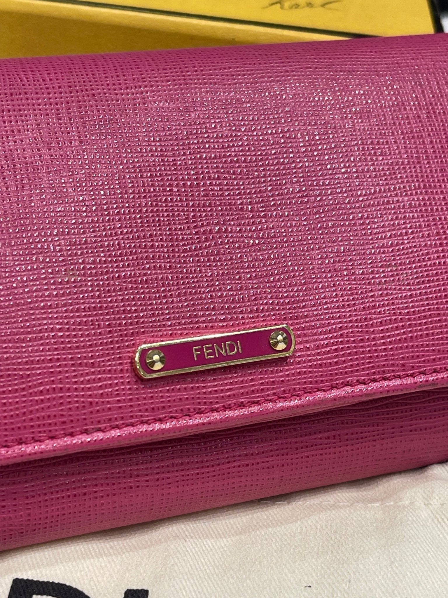 Fendi - Portefeuille compagnon rose fuchsia - Les Folies d&