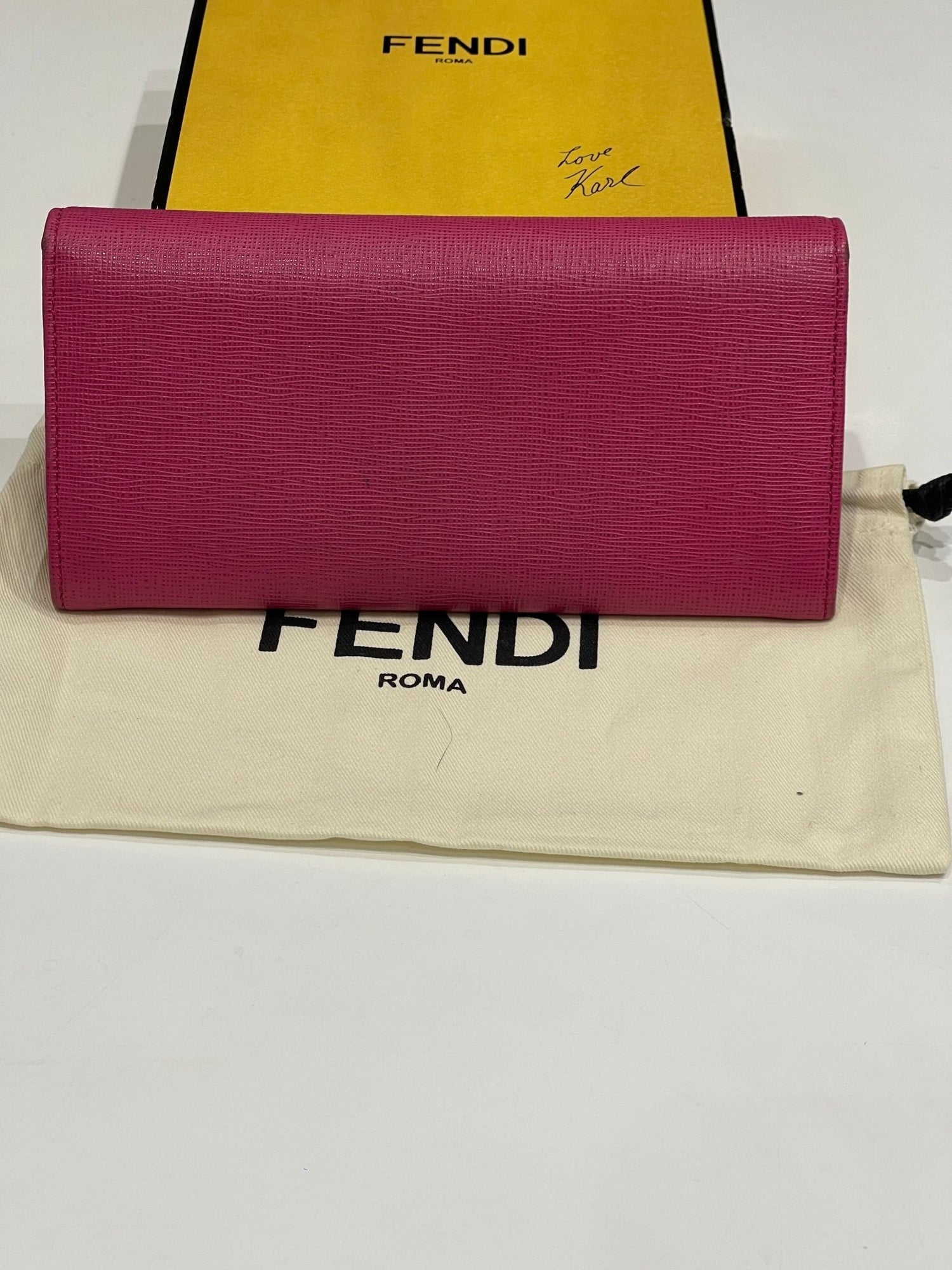 Fendi - Portefeuille compagnon rose fuchsia - Les Folies d&