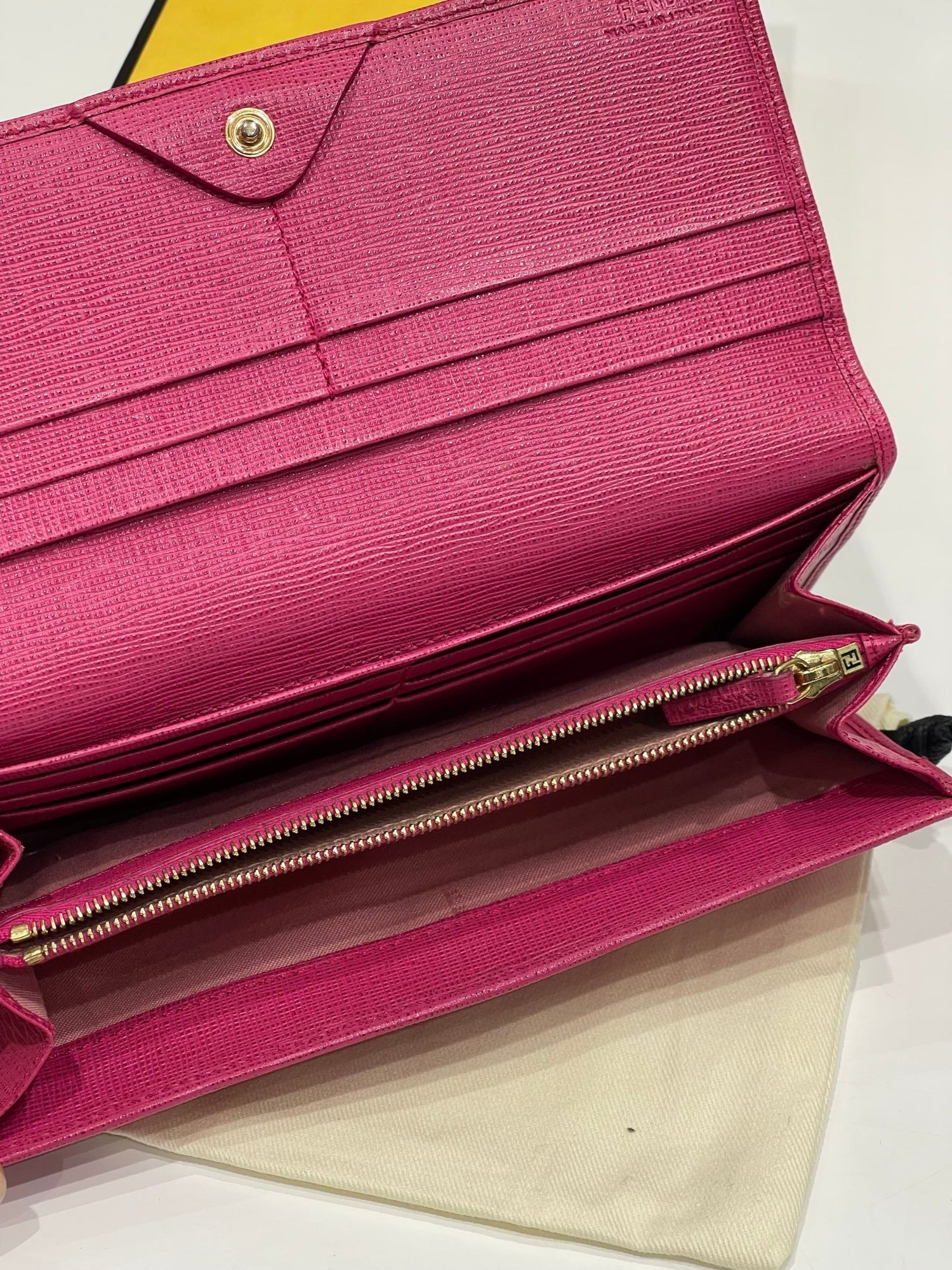 Fendi - Portefeuille compagnon rose fuchsia - Les Folies d&