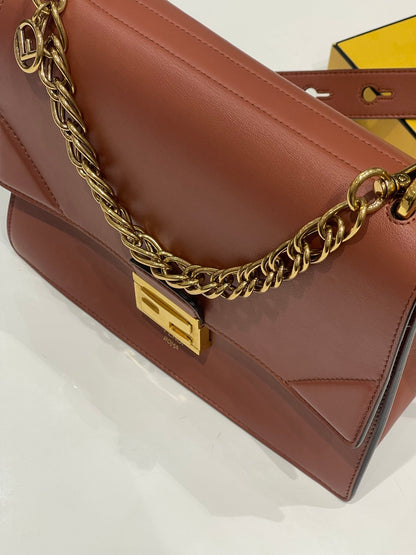 Fendi - Sac Kan U MM marron - Les Folies d&