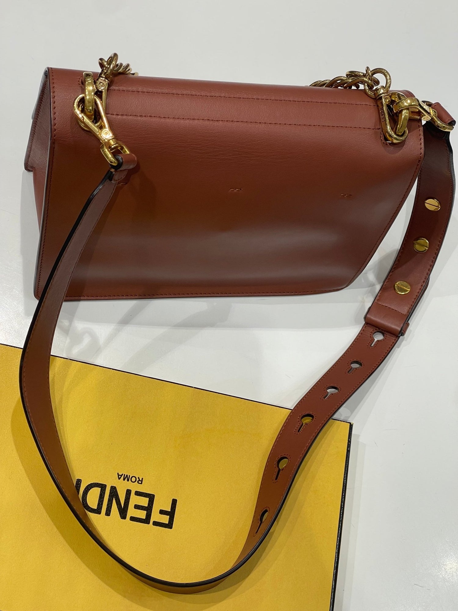 Fendi - Sac Kan U MM marron - Les Folies d&