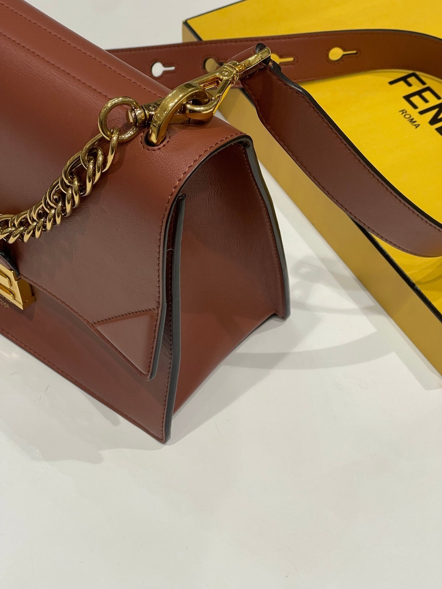 Fendi - Sac Kan U MM marron - Les Folies d&