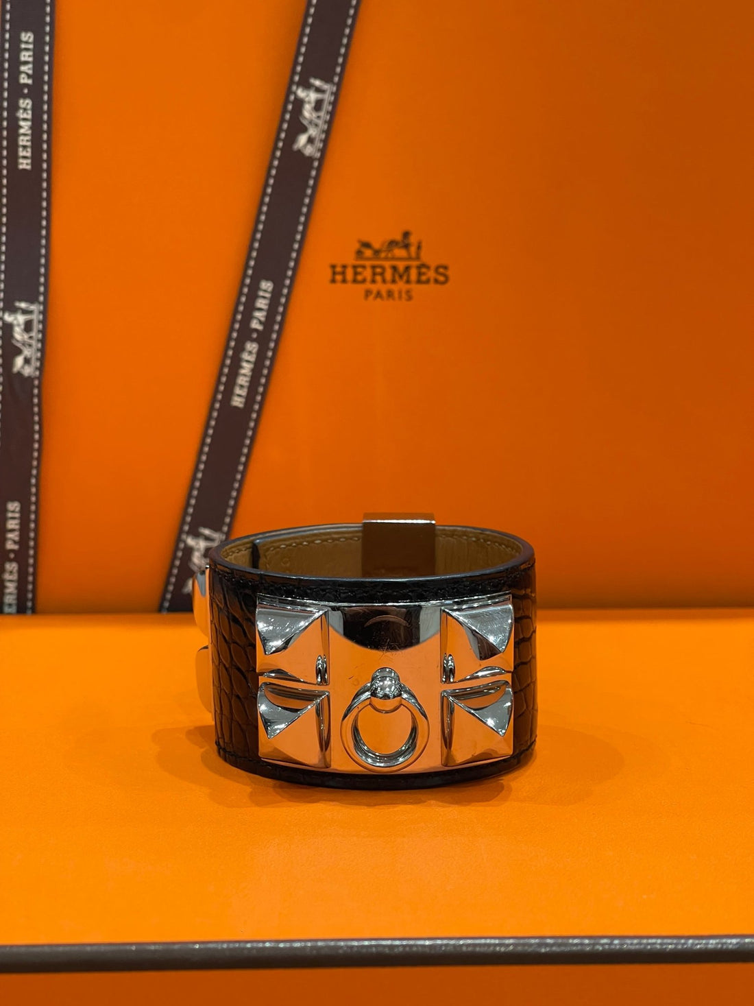 Hermès - Bracelet manchette collier de chien alligator - Les Folies d&