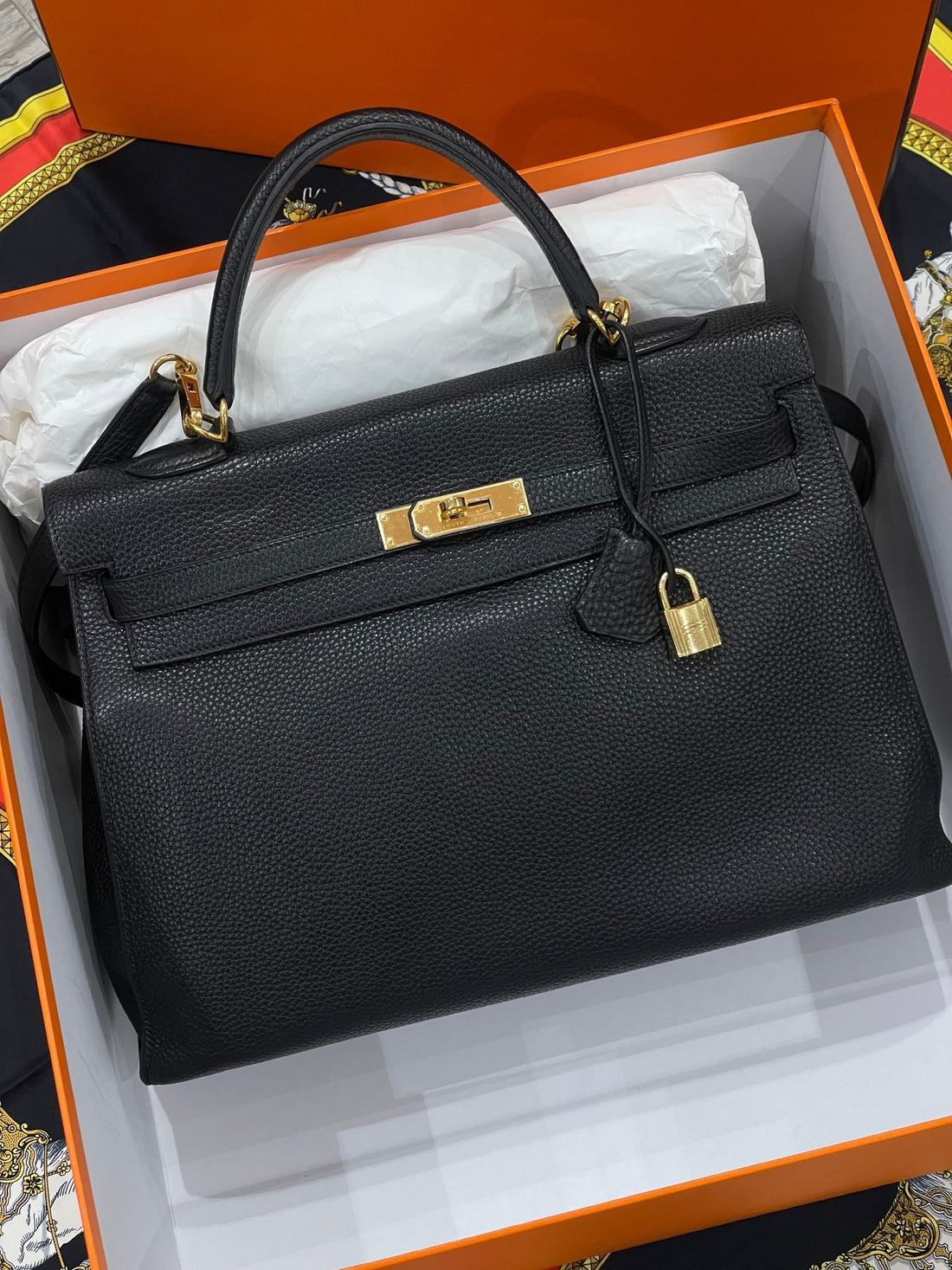 Hermès - Sac Kelly 35 retourné noir - Les Folies d&