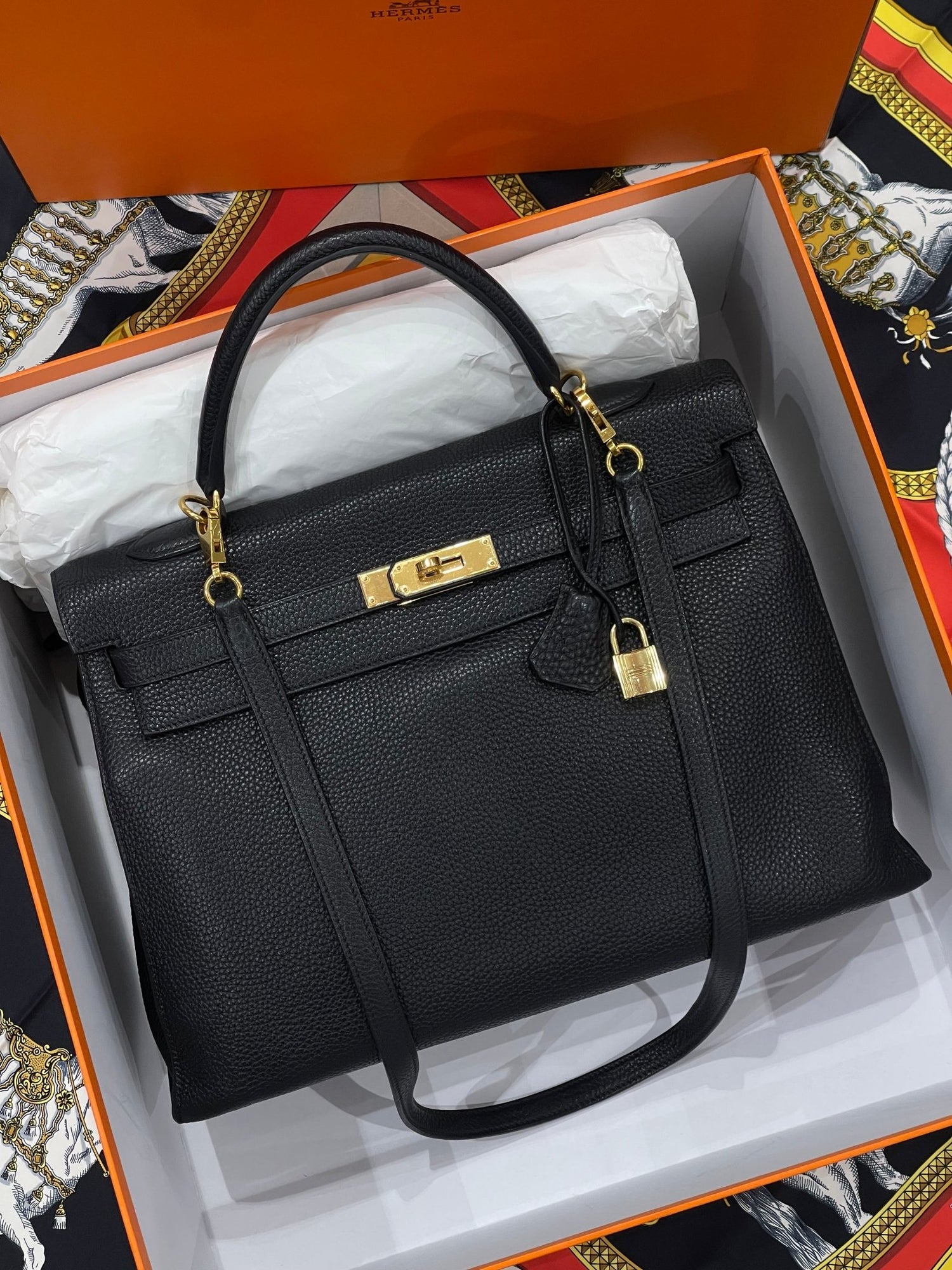 Hermès - Sac Kelly 35 retourné noir - Les Folies d&