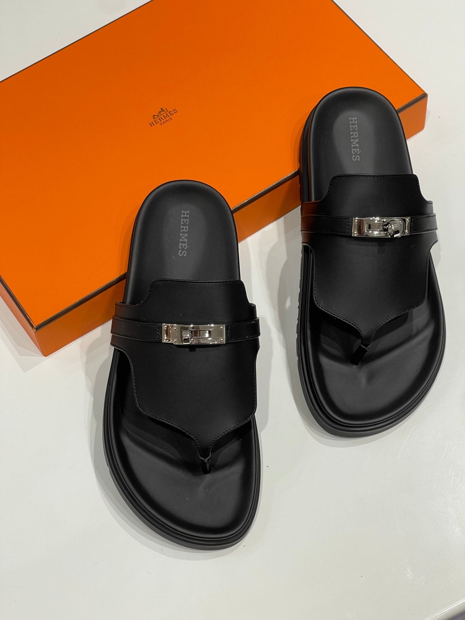 Hermès - Sandales Empire noire T39 - Les Folies d&